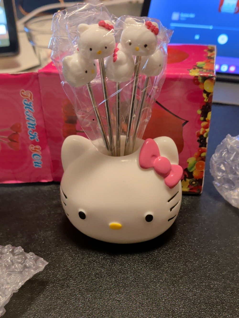 35 Hello Kitty